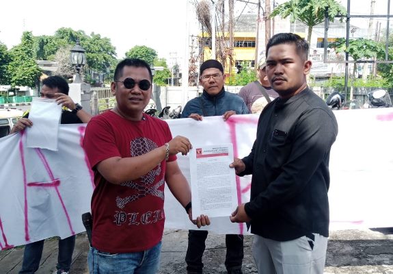 Tuntut Pecat Dirut PT BA, Gelar Unjuk Rasa Desak Pj.Guburnur Sumsel Agar Bank Mandiri Tidak Memberikan Kridit Pada PT Bukit Asam