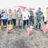 Dalam Rangka Mendukung Swasembada Pangan Tahun 2025, Kapolda Sumsel Bersama Pangdam II Sriwijaya Tanam Jagung di Program 1 Juta Hektar