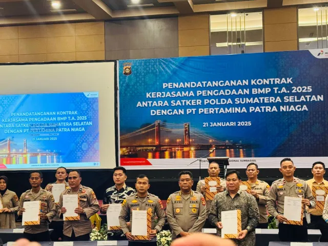 Kepala Biro Logisitik Polda Sumsel Bersama PT Pertamina Patra Niaga Tandatangani Kontrak Kerjasama Pengadaan BMP